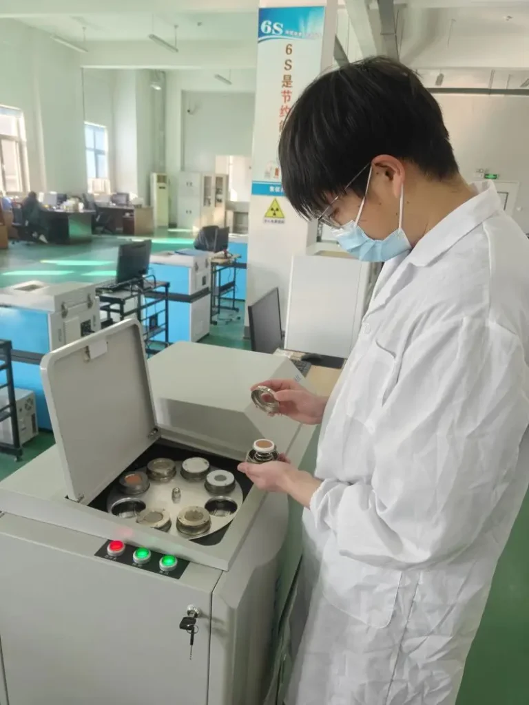 Phương Pháp Chuẩn Bị Mẫu EDXRF: Ép Viên Hay Nung Chảy?